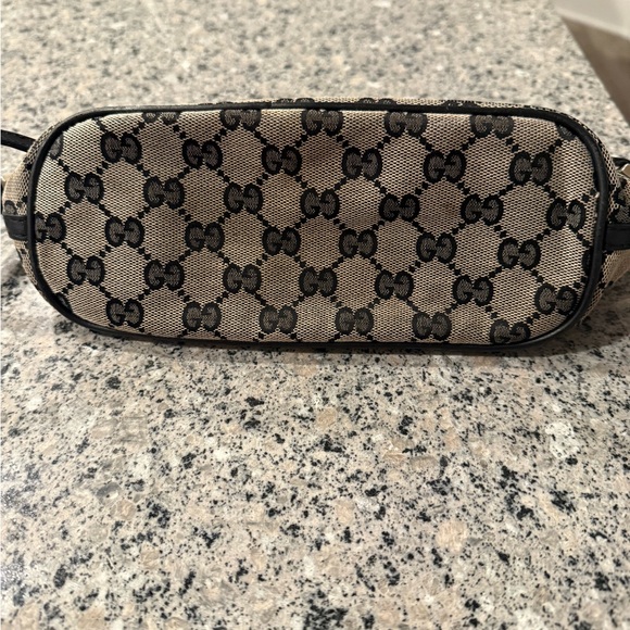 Gucci Beige and Black boat pochette Monogram purse 👜 - Picture 4 of 10